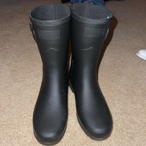 Black hunter boots